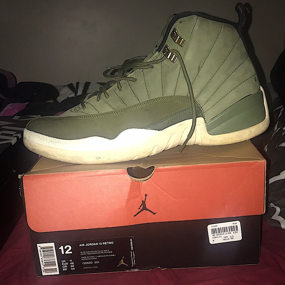 Jordan 12 Olive Chris Paul class of 2003 Like New condition comes with box, rare
